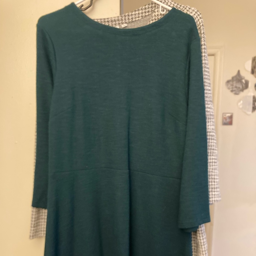 Green Gap shift dress with flare bottom